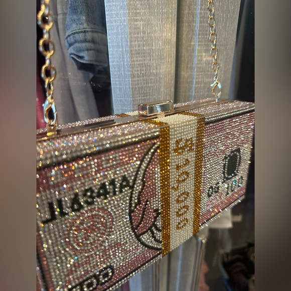 Women’s stack of cash evening bag crystal rhinestone clutch/shoulder bag. - Picture 7 of 8